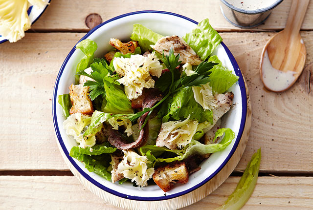 Caesarsalade met roosjes Tête de Moine AOP