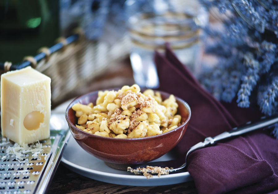 Kaasspätzle met broodkruimels