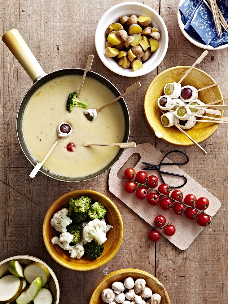 Fondue van Gruyère AOP en Vacherin Fribourgeois AOP met groenten en fruit