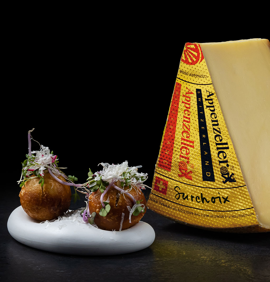 Cheesy Appenzeller® Surchoix op geroosterd brood met gefrituurde prei en gekaramelliseerde ui